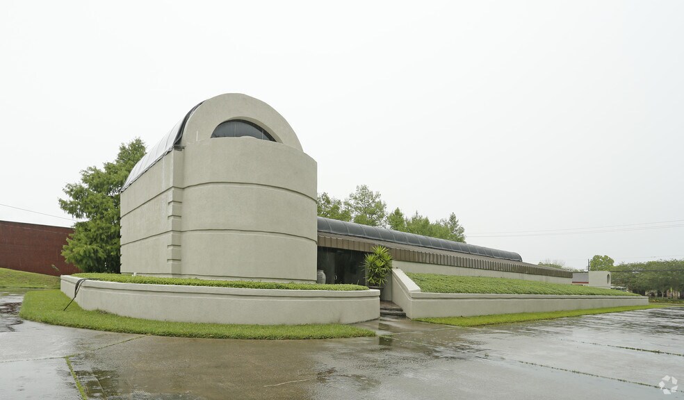 311 W Baker Rd, Baytown, TX à louer - Photo du bâtiment - Image 1 de 3