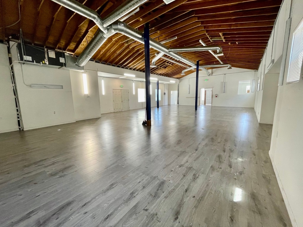 827 E Jefferson Blvd, Los Angeles, CA for lease Interior Photo- Image 1 of 45
