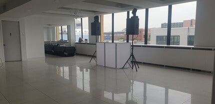 4701 Van Dam St, Long Island City, NY for lease Building Photo- Image 1 of 14