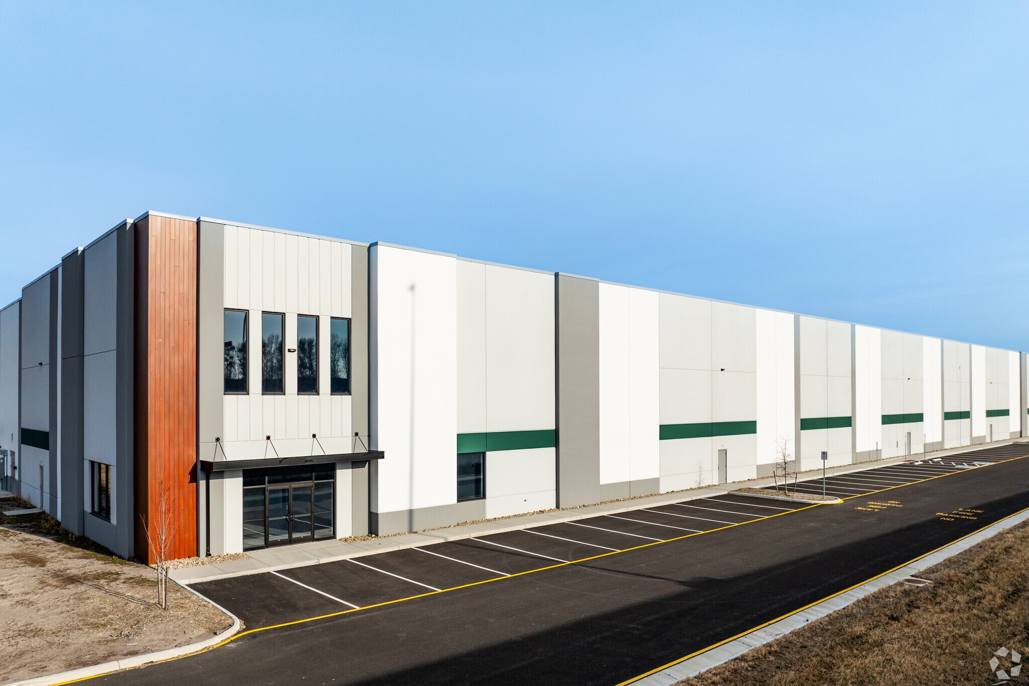 521 Woodlake Cir, Chesapeake, VA for lease Building Photo- Image 1 of 6