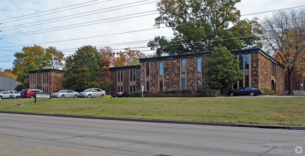 5513-5539 S Lewis Ave, Tulsa, OK à louer - Photo du bâtiment - Image 3 de 24