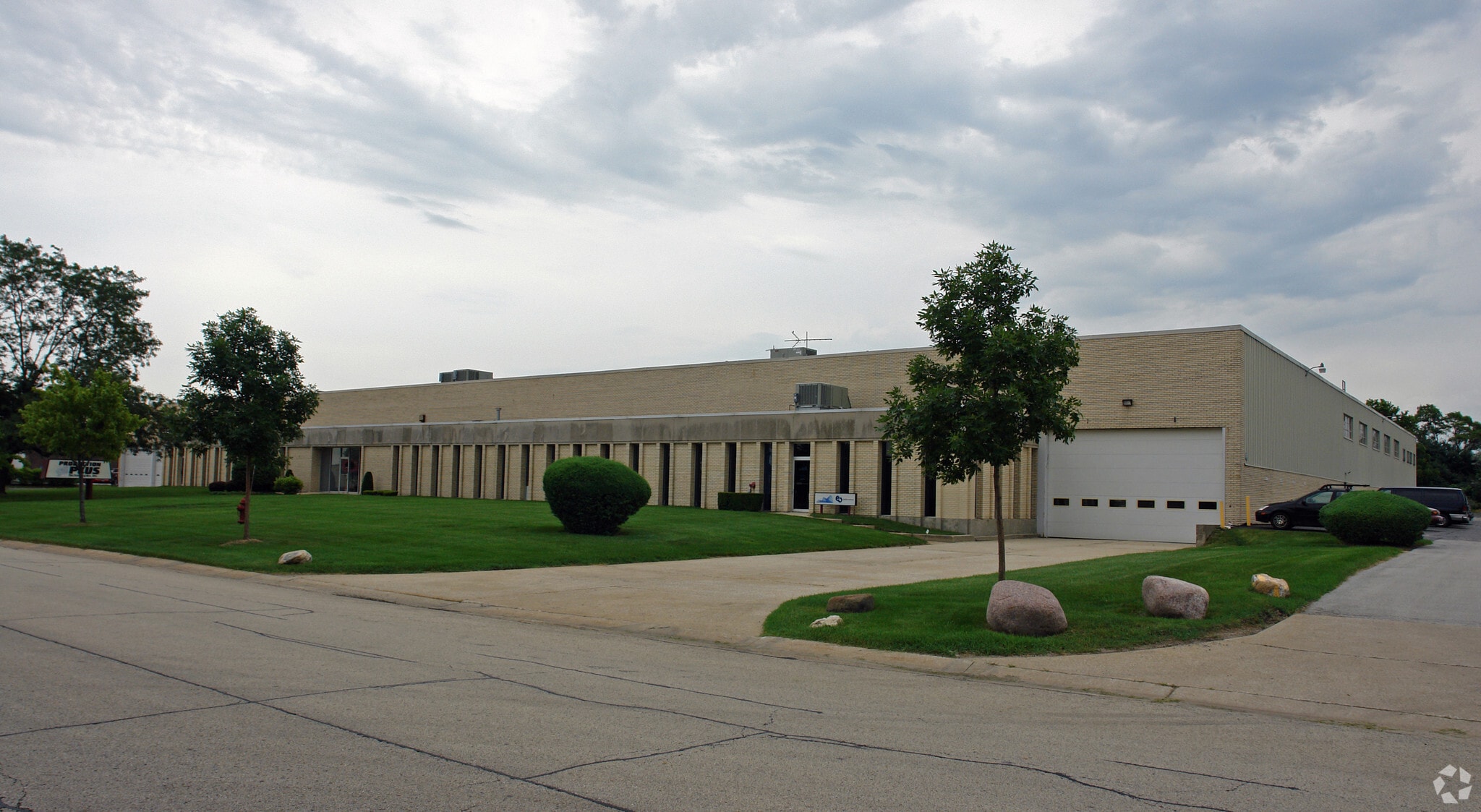 124 Tower Dr, Burr Ridge, IL for lease Building Photo- Image 1 of 5