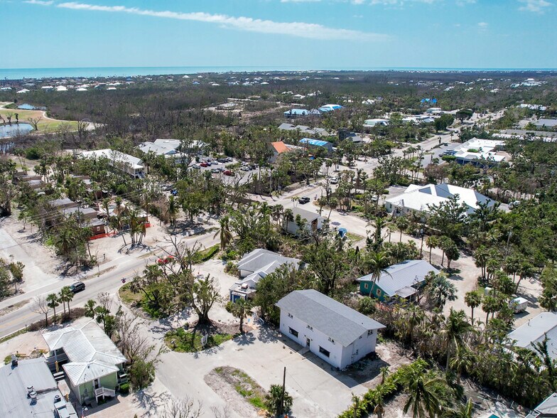 905 Fitzhugh St, Sanibel, FL à vendre - Photo du bâtiment - Image 2 de 21