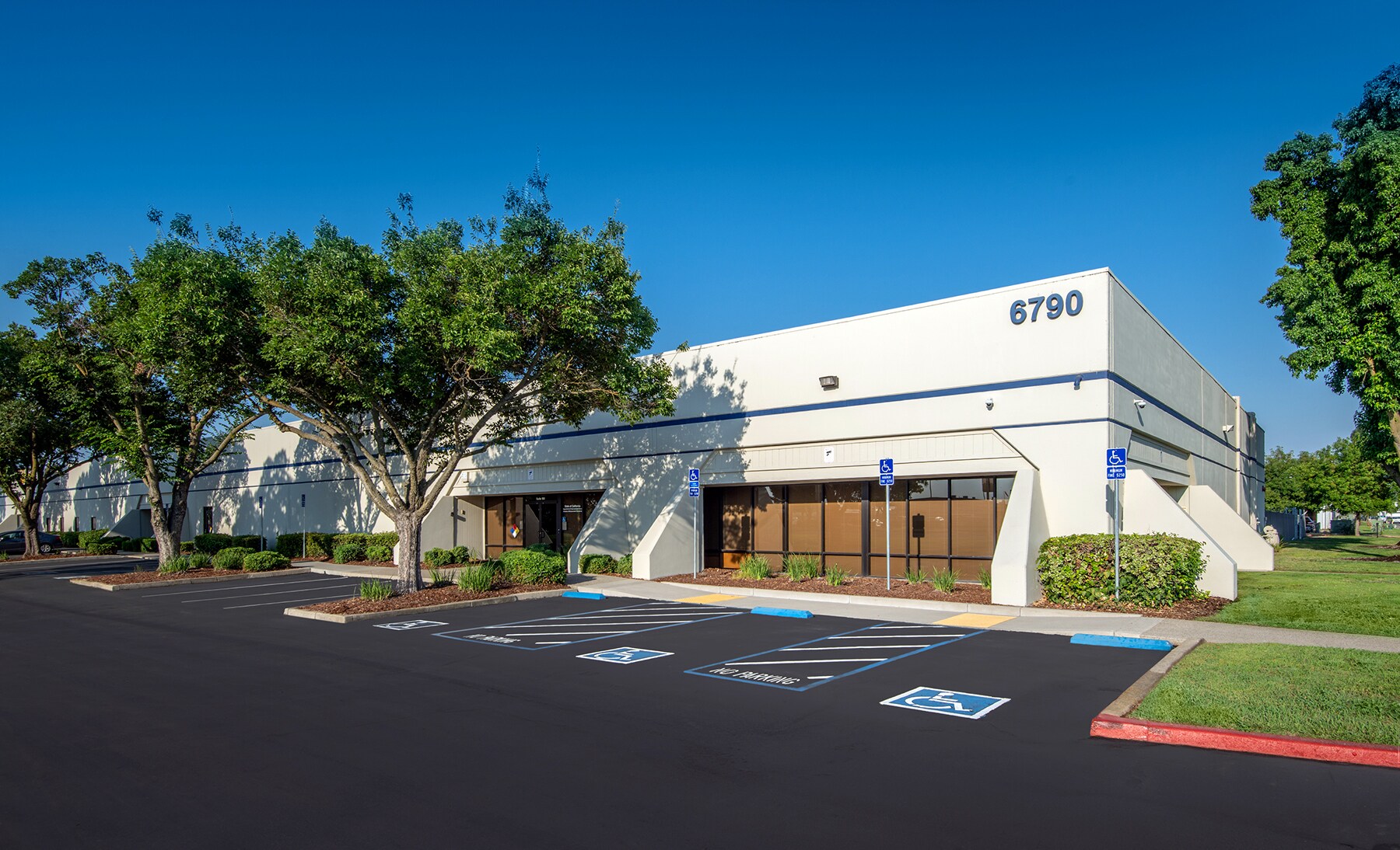 6790 Florin Perkins Rd, Sacramento, CA à louer Photo principale- Image 1 de 8