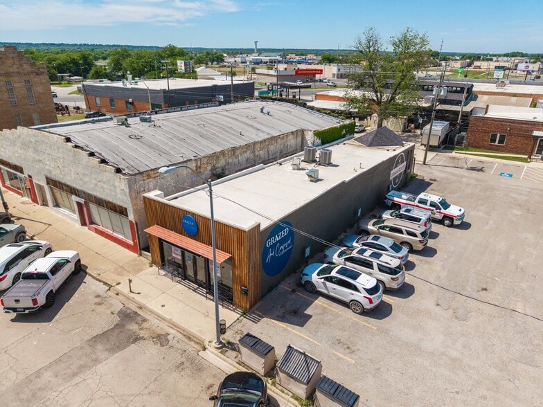 306 N Broadway St, Brownwood, TX for sale - Building Photo - Image 2 of 33