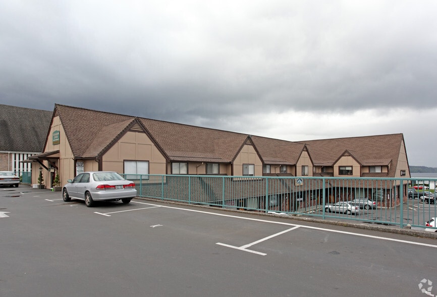 206-218 Wilkes St, Steilacoom, WA for lease - Building Photo - Image 2 of 4