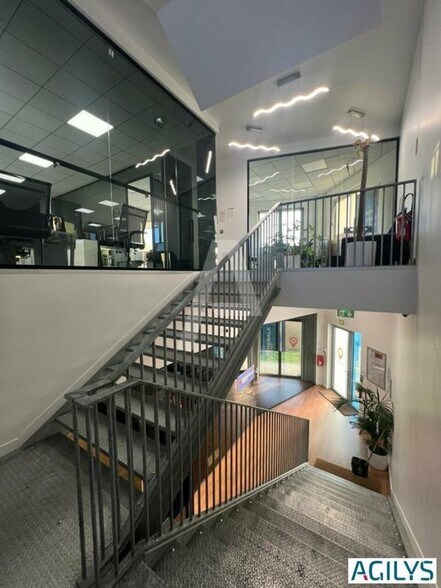 Office in Massy for lease - Interior Photo - Image 3 of 14