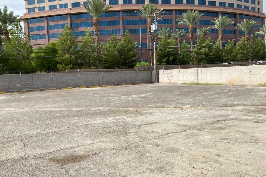 3610-3620 S Highland Dr, Las Vegas, NV à vendre - Photo du bâtiment - Image 2 de 6