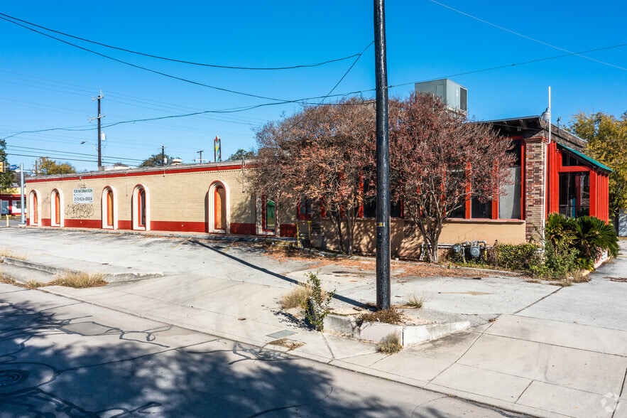 3210 Broadway St, San Antonio, TX for lease - Building Photo - Image 2 of 5