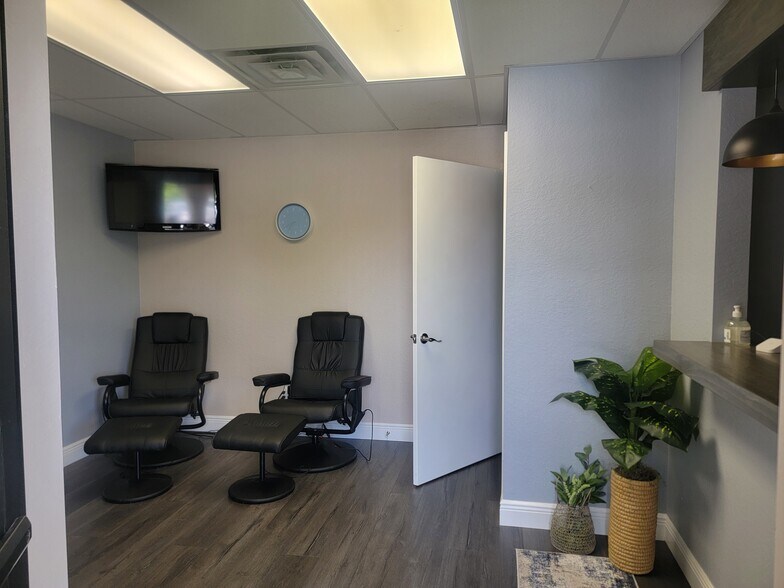 4120 Tamiami Trl, Port Charlotte, FL à louer - Photo du bâtiment - Image 2 de 15