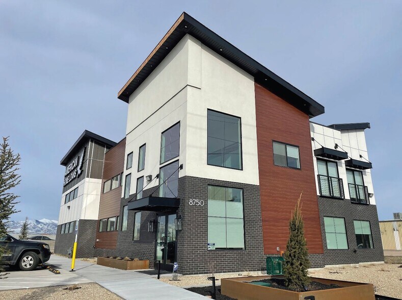8750 S Harrison St, Sandy, UT à louer - Photo du bâtiment - Image 2 de 6