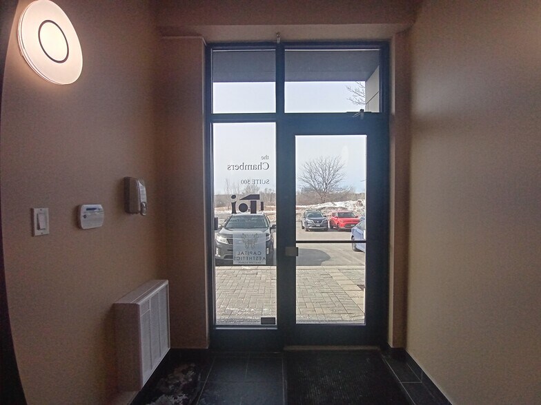 300 Terry Fox Dr, Ottawa, ON à vendre - Photo intérieure - Image 3 de 33