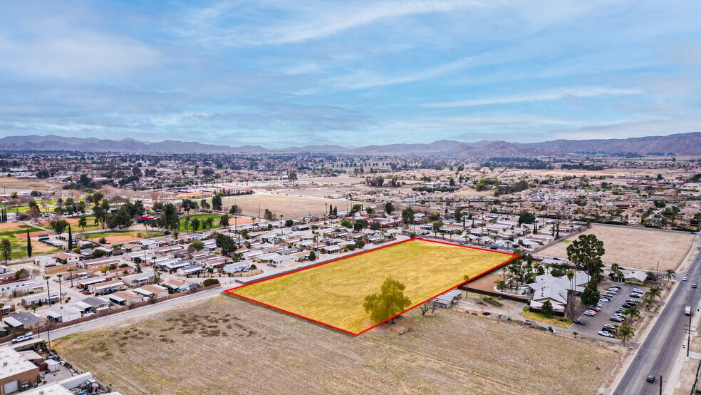 S Grand Ave, San Jacinto, CA à vendre - Aérien - Image 3 de 13