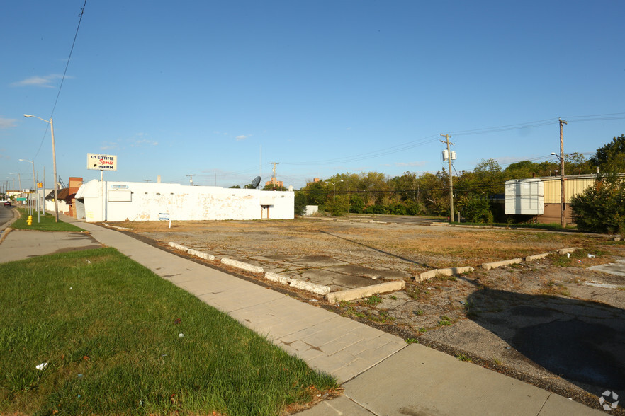 Michigan Ave, Inkster, MI à vendre - Photo principale - Image 1 de 1