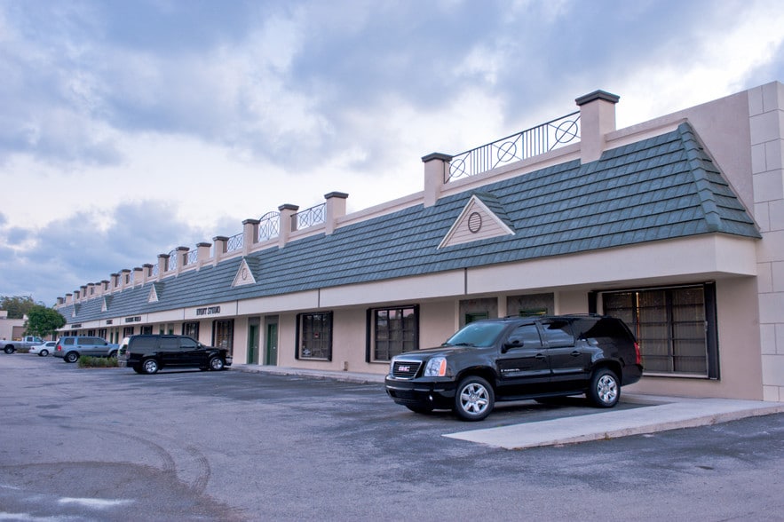 6650-6810 E Rogers Cir, Boca Raton, FL for lease - Building Photo - Image 2 of 5