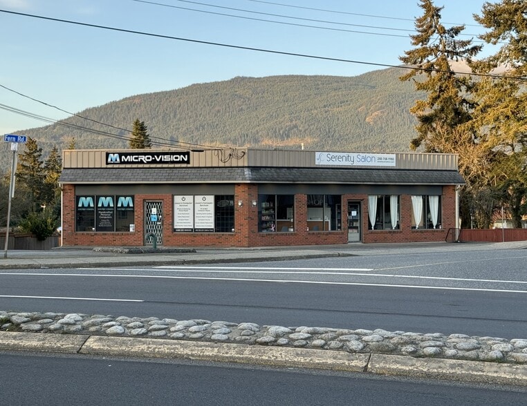 2127 Bowen Rd, Nanaimo, BC for sale - Building Photo - Image 1 of 4