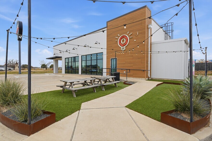 6500 W Woodway Dr, Waco, TX à louer - Photo du bâtiment - Image 2 de 9