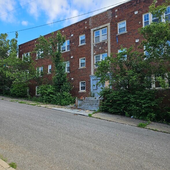 1832 Willowhurst Rd, Cleveland, OH à vendre - Photo du bâtiment - Image 2 de 25