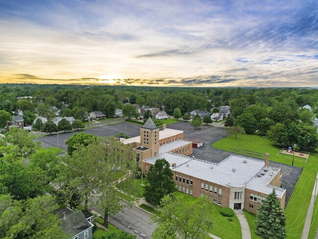 Plus de détails pour 801 S Madison St, Bloomington, IL - Spécialité à vendre