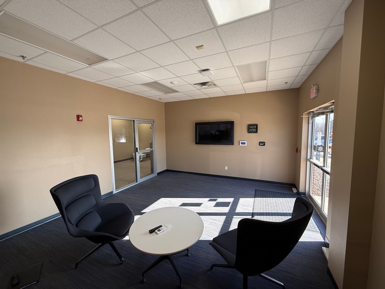 2501 SE Otis Corley Dr, Bentonville, AR for lease - Building Photo - Image 2 of 12