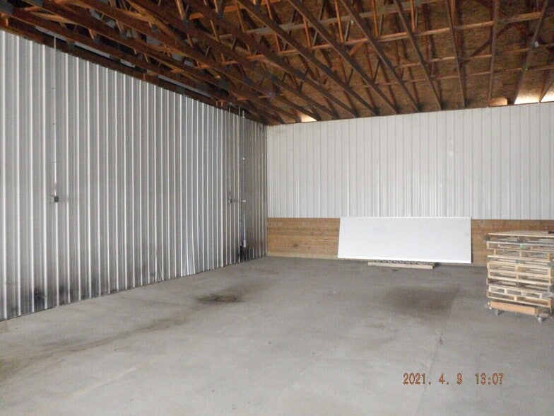 Portage Street portfolio of 2 properties for sale on LoopNet.ca - Building Photo - Image 2 of 3