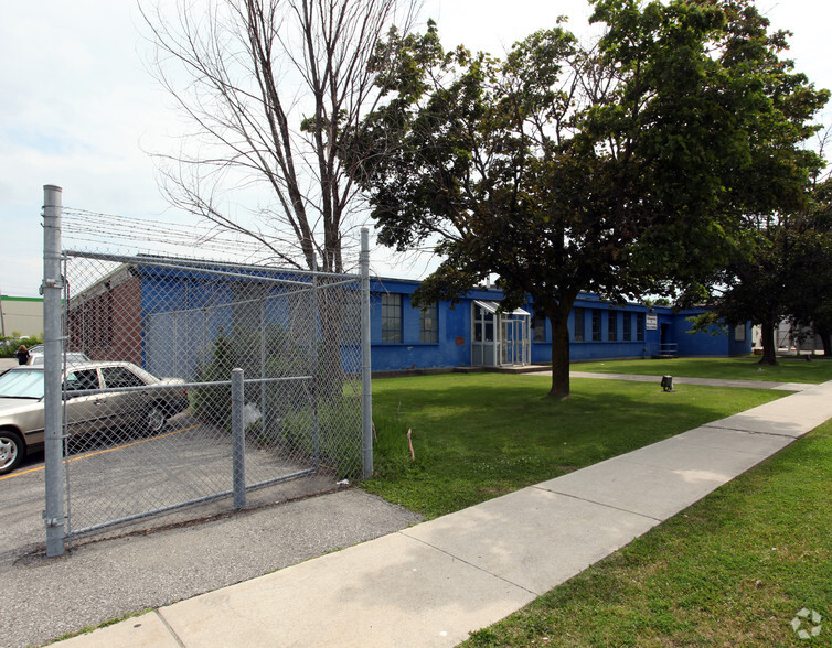 119 Vanderhoof Ave, Toronto, ON for lease - Primary Photo - Image 1 of 2