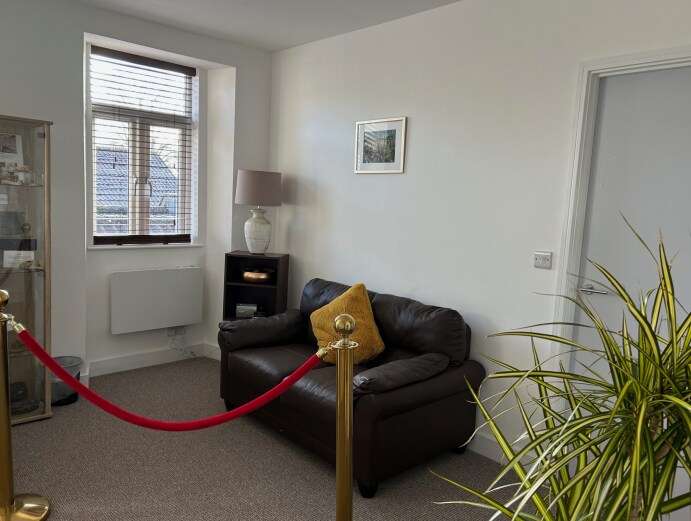 16 High St, Glastonbury for lease Interior Photo- Image 1 of 4