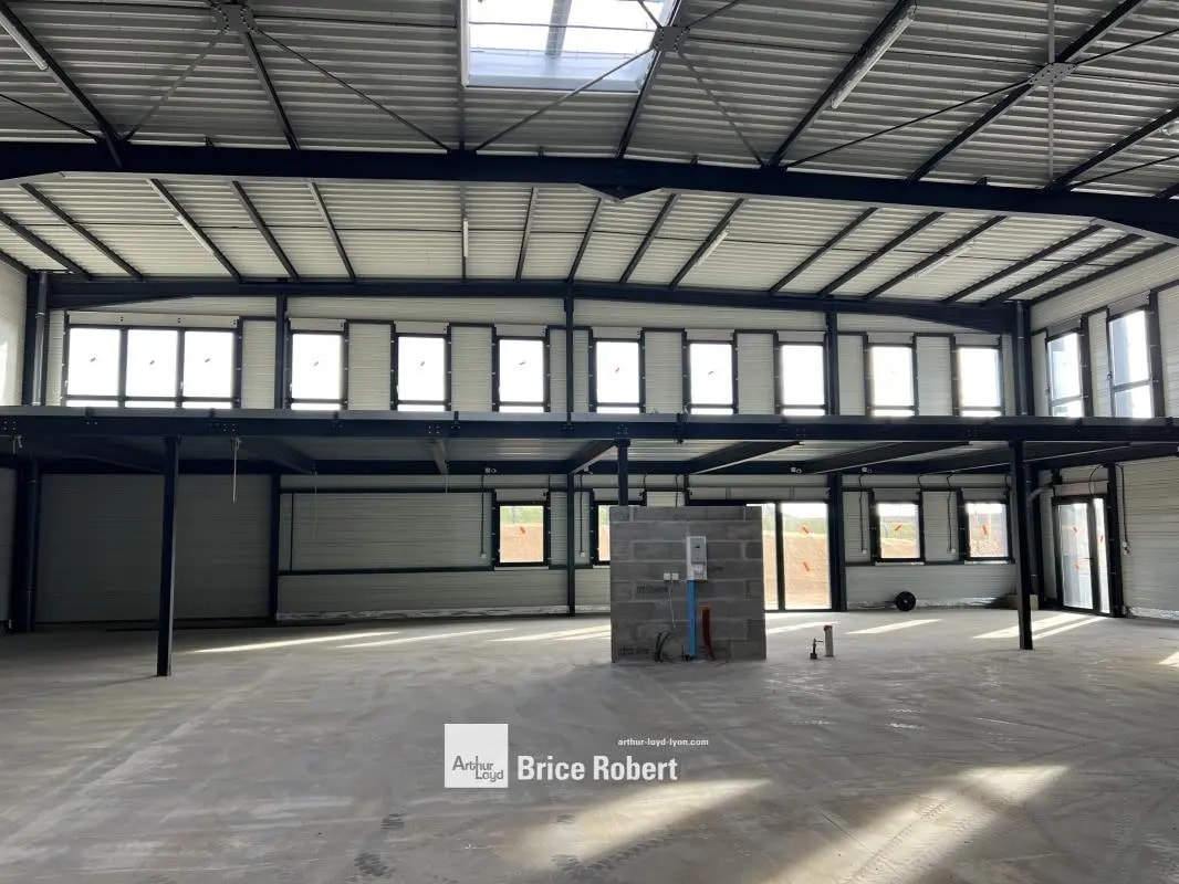 239 rue Michel Girer, Mionnay for lease Interior Photo- Image 1 of 2