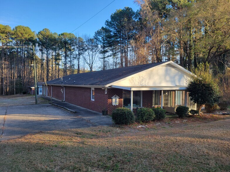 1110 Hawkins Ave, Sanford, NC à vendre - Photo du bâtiment - Image 1 de 62