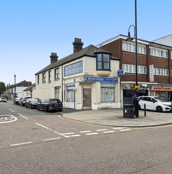 64 Victoria Rd, Romford for lease - Primary Photo - Image 1 of 8
