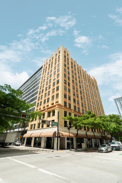 168 SE 1st St, Miami, FL for lease - Building Photo - Image 1 of 117