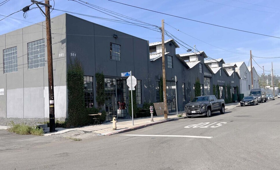 338 S Avenue 16, Los Angeles, CA à vendre - Photo du bâtiment - Image 3 de 6