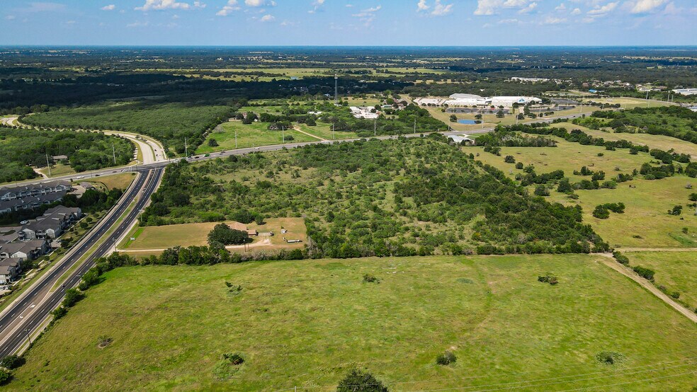 4000 University Dr E, College Station, TX à vendre - Photo du bâtiment - Image 3 de 10