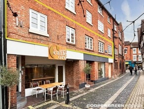 37-37A Hills Ln, Shrewsbury à louer Photo du bâtiment- Image 1 de 4