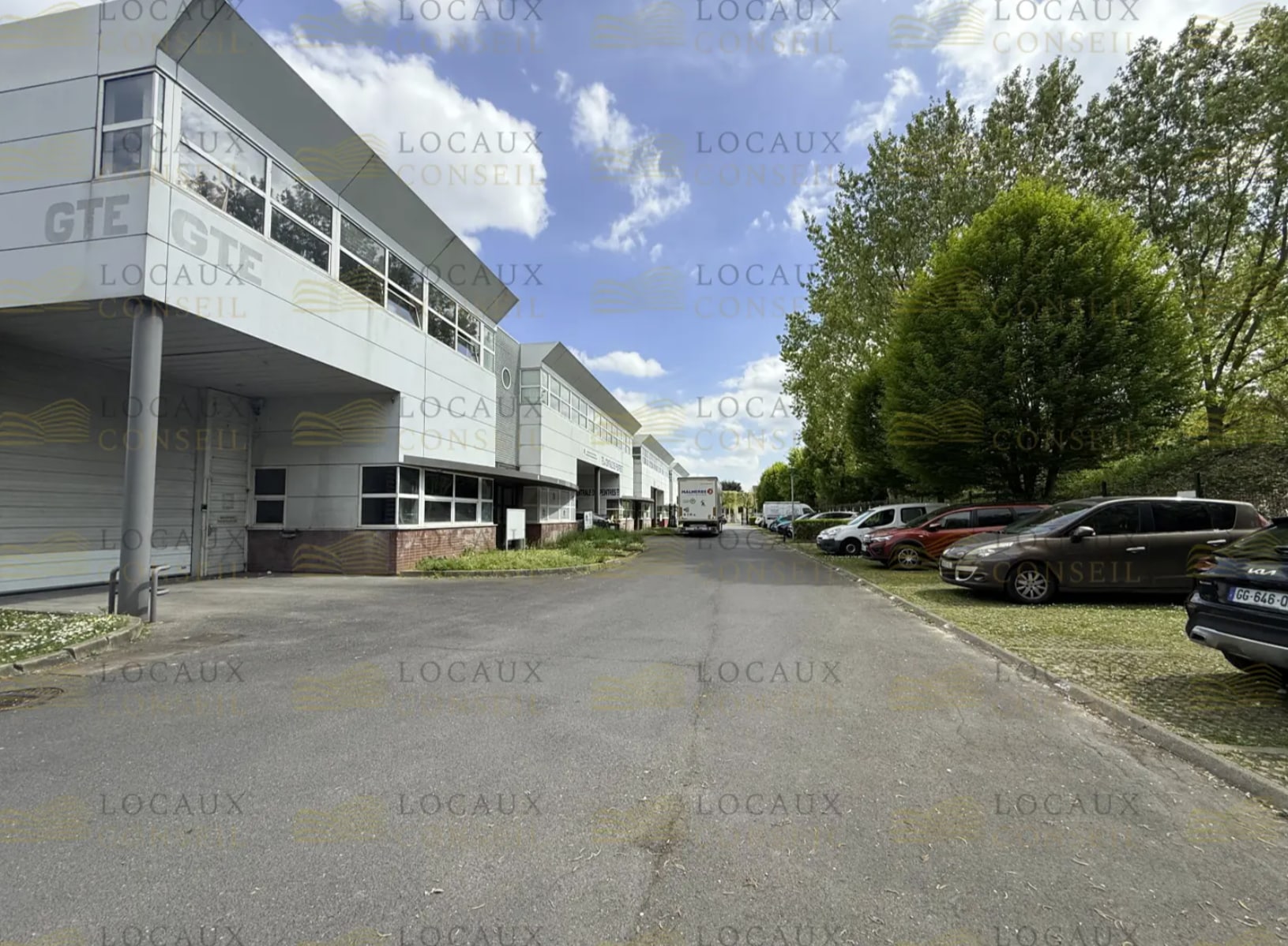 Flex in Bondy for lease Primary Photo- Image 1 of 6