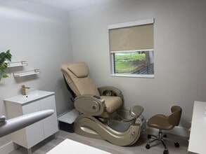 1571 NW 13th Ct, Miami, FL for lease Interior Photo- Image 2 of 4