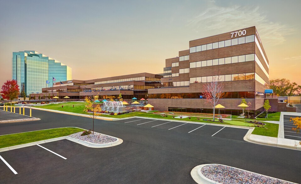 7700 France Ave S, Minneapolis, MN à louer - Photo du bâtiment - Image 3 de 7