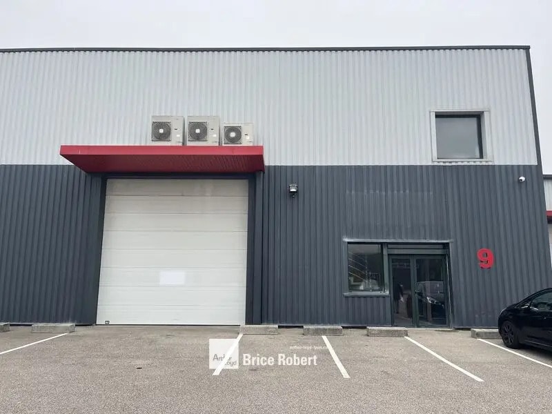 Flex in Saint-Quentin-Fallavier for lease Building Photo- Image 1 of 8