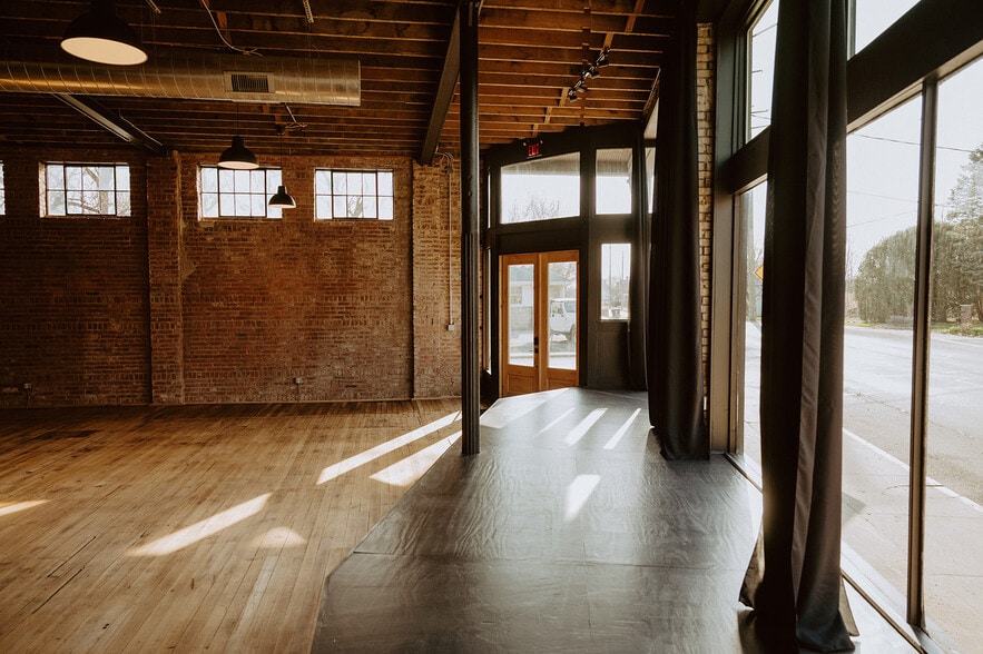 4 W Main St, Markleville, IN à vendre - Photo intérieure - Image 3 de 16