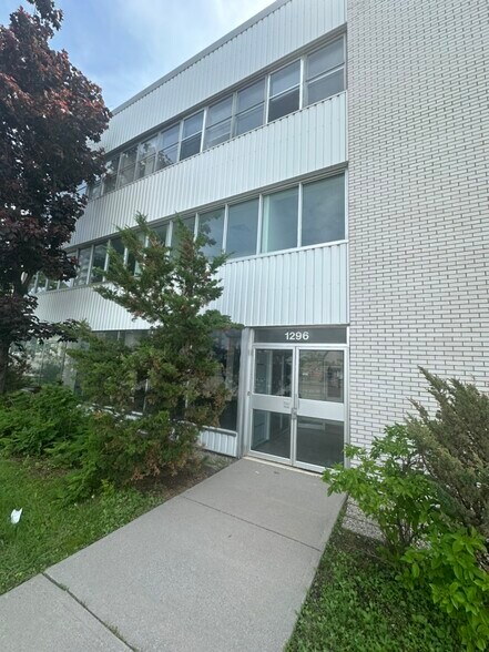 1296 Carling Ave, Ottawa, ON à louer - Photo du bâtiment - Image 1 de 11