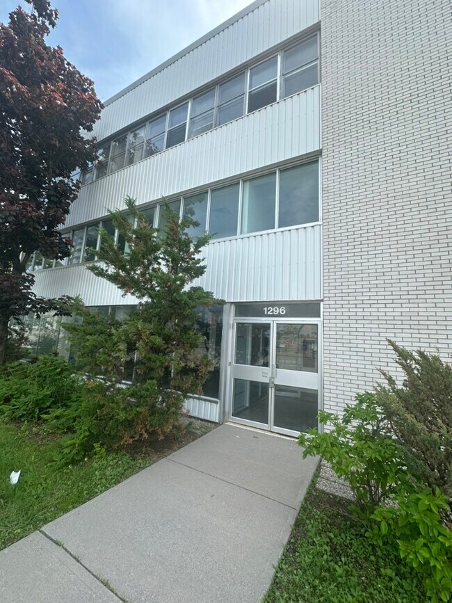 Plus de détails pour 1296 Carling Ave, Ottawa, ON - Bureau à louer