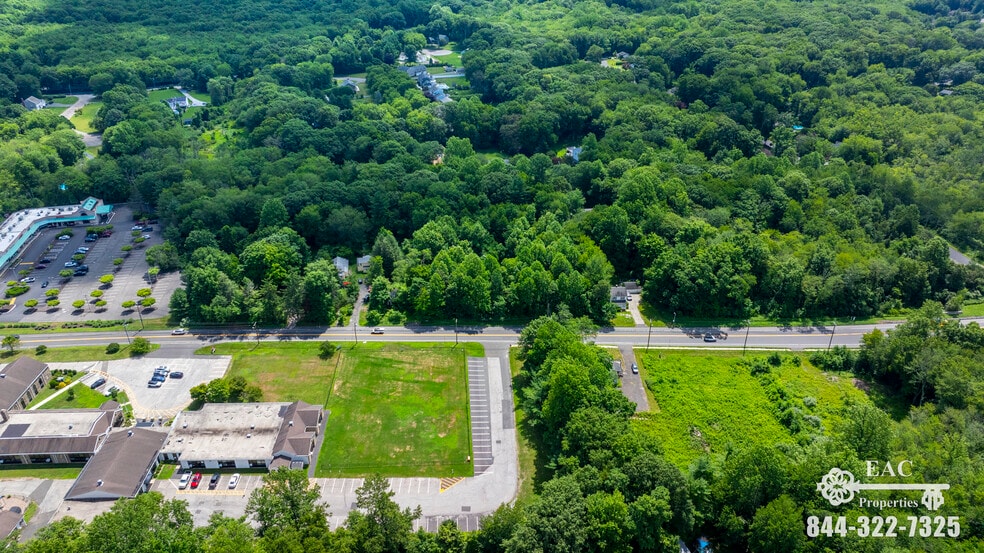 350 Monroe Tpke, Monroe, CT à vendre - Photo du bâtiment - Image 3 de 8