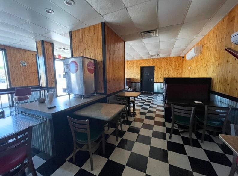 2604 E 11th St, Tulsa, OK for lease - Building Photo - Image 2 of 4