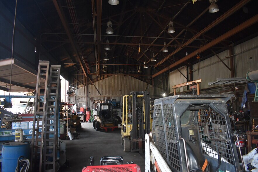 8705 S Crocker St, Los Angeles, CA à louer - Photo du bâtiment - Image 3 de 17