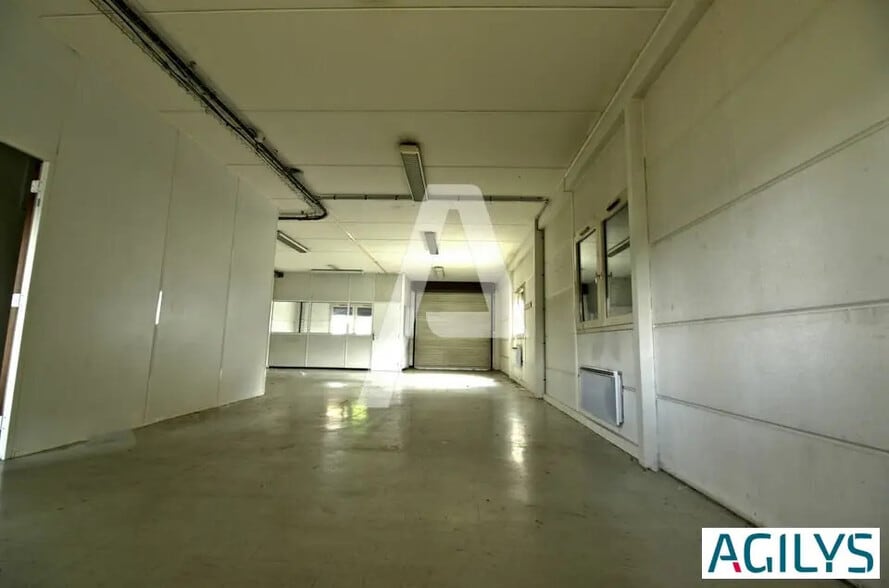 Flex in Massy for lease - Interior Photo - Image 3 of 10