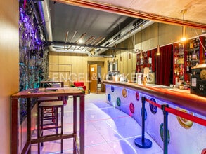 Retail in Barcelona, Barcelona for lease Interior Photo- Image 2 of 33