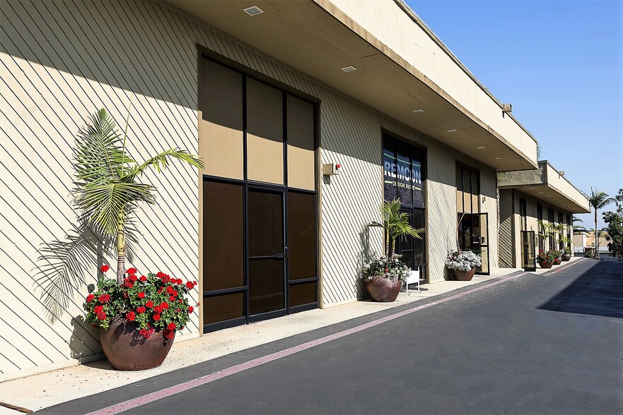 8057 Raytheon Rd, San Diego, CA à vendre - Photo du bâtiment - Image 3 de 13