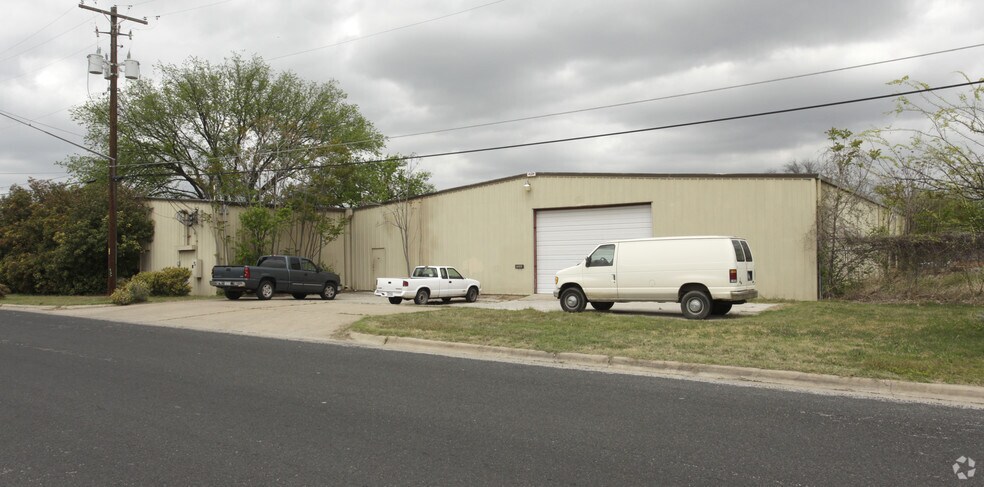 3412 4th St E, Austin, TX for lease - Primary Photo - Image 1 of 4