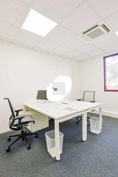 Office in Saint-Germain-en-Laye for lease - Interior Photo - Image 3 of 5