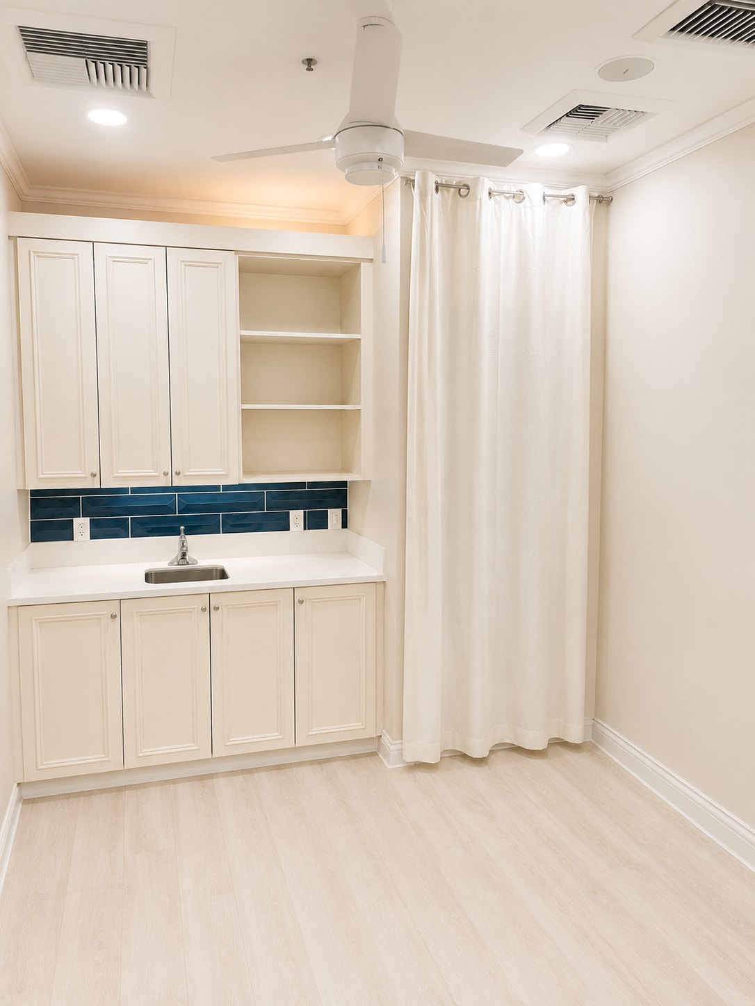 231-233 Grant Ave, San Francisco, CA for lease Interior Photo- Image 1 of 2